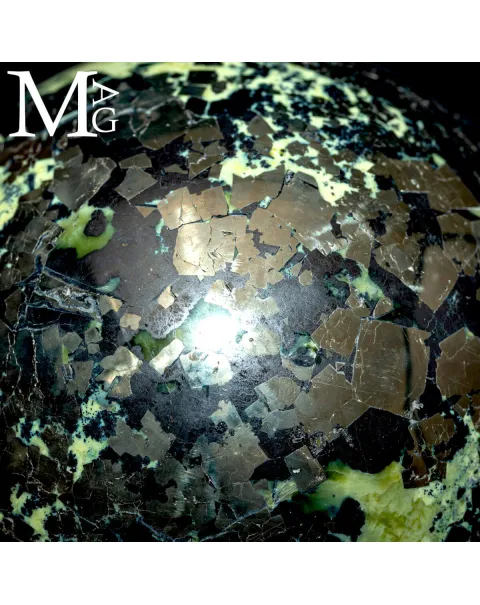 Sfera in Serpentino e Pirite – Perù
