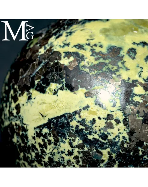 Sfera in Serpentino e Pirite – Perù