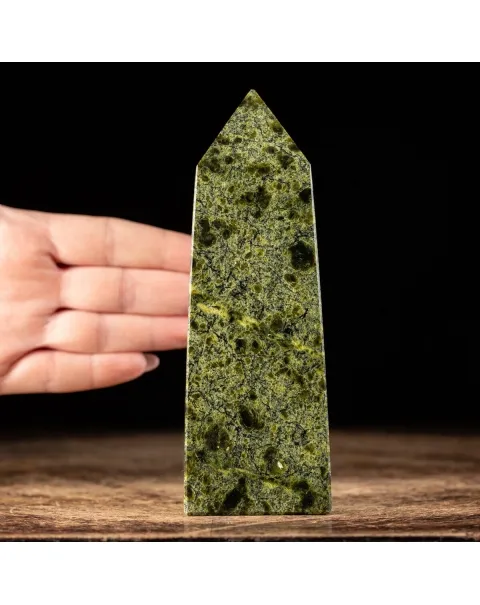 Obelisco in Serpentinite