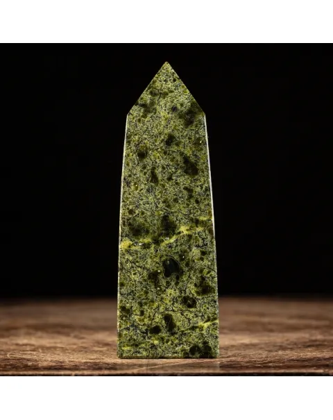 Obelisco in Serpentinite