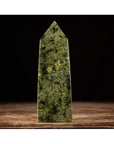 Obelisco in Serpentinite