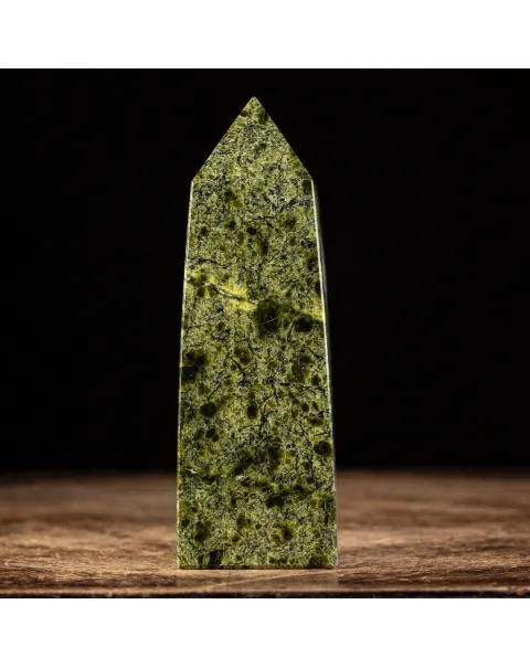 Obelisco in Serpentinite