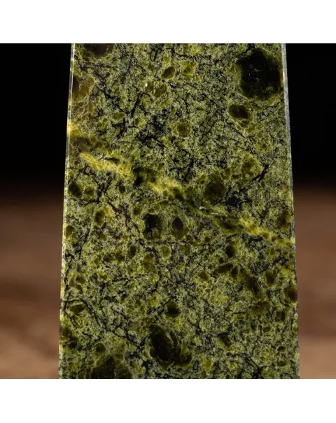 Obelisco in Serpentinite