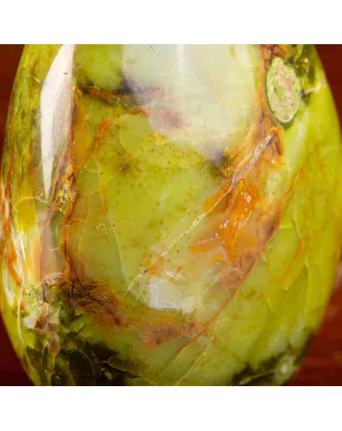 Serpentina: La Pietra dell'Equilibrio e dell'Apertura Spirituale.