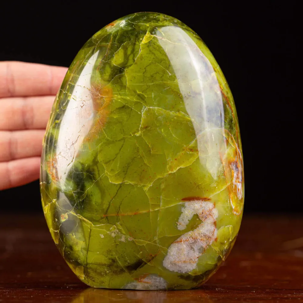 Serpentina: La Pietra dell'Equilibrio e dell'Apertura Spirituale.