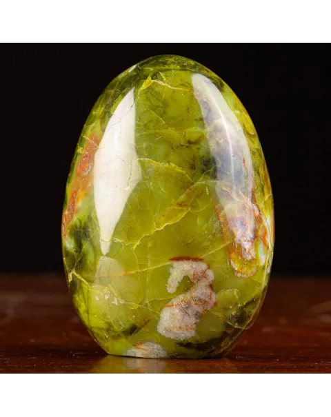 Serpentina: La Pietra dell'Equilibrio e dell'Apertura Spirituale.