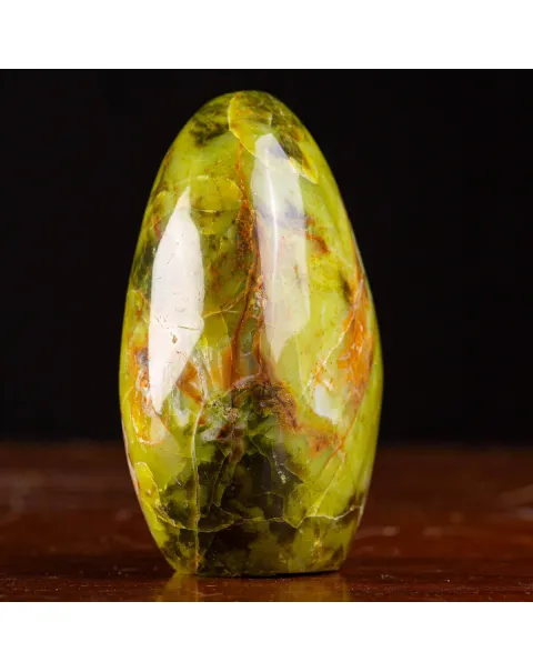 Serpentina: La Pietra dell'Equilibrio e dell'Apertura Spirituale.