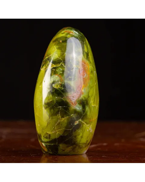 Serpentina: La Pietra dell'Equilibrio e dell'Apertura Spirituale.