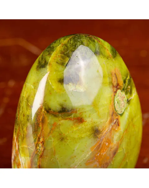 Serpentina: La Pietra dell'Equilibrio e dell'Apertura Spirituale.