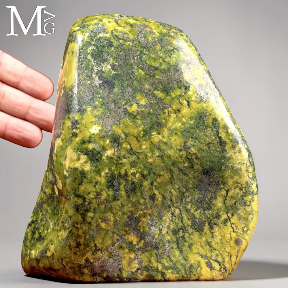 Serpentino del Perù con inclusioni di Pirite – Forma Libera Lucidata.