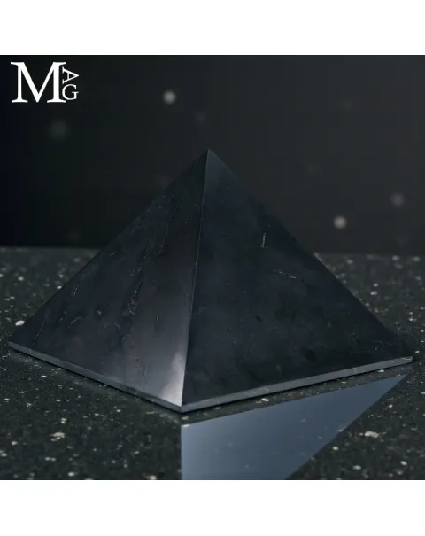 Piramide in Shungite – Monolite di Carbonio Antico 2 Miliardi di Anni.