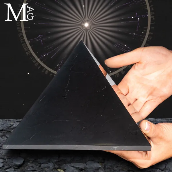 Piramide in Shungite – Monolite di Carbonio Primordiale.