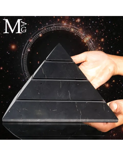 Geometria della Quietudine – Piramide in Shungite a Base Radicata