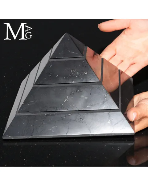 Geometria della Quietudine – Piramide in Shungite a Base Radicata