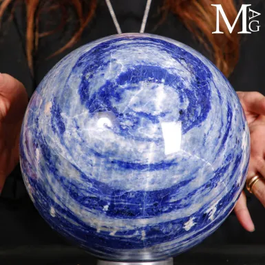 Sfera in Sodalite – Fascino Contemporaneo
