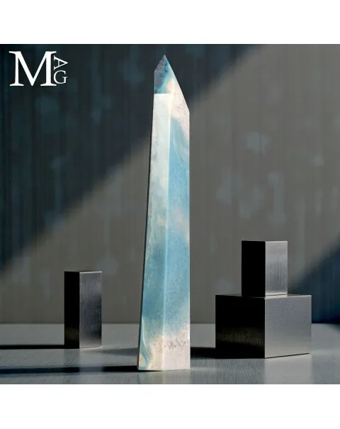 Grande obelisco in Trolleite – Blu Naturale.