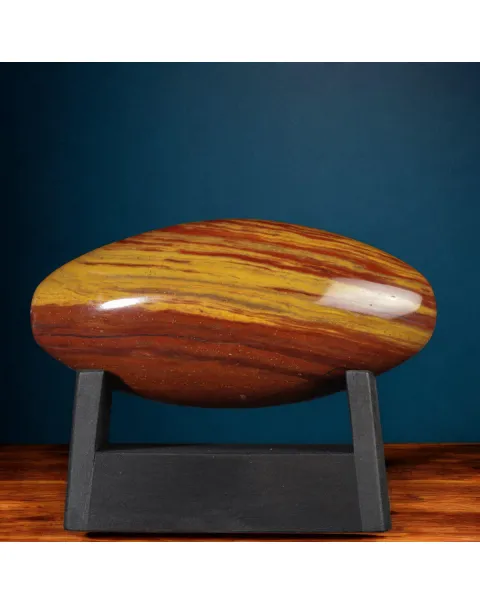 Shiva Lingam in Diaspro Rosso – Simbolo Sacro di Energia e Equilibrio.
