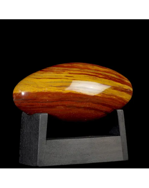 Shiva Lingam in Diaspro Rosso – Simbolo Sacro di Energia e Equilibrio.