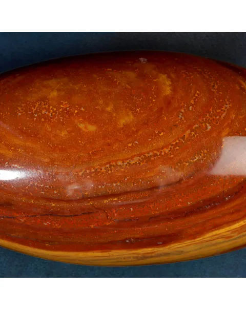Shiva Lingam in Diaspro Rosso – Simbolo Sacro di Energia e Equilibrio.