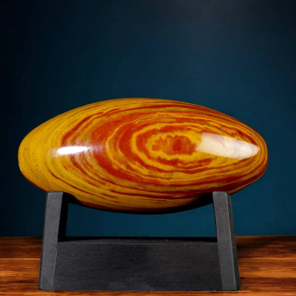 Shiva Lingam in Diaspro Rosso – Simbolo Sacro di Energia e Equilibrio.