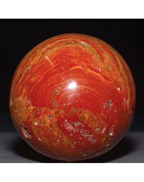 Sfera in Diaspro Rosso del Madagascar.