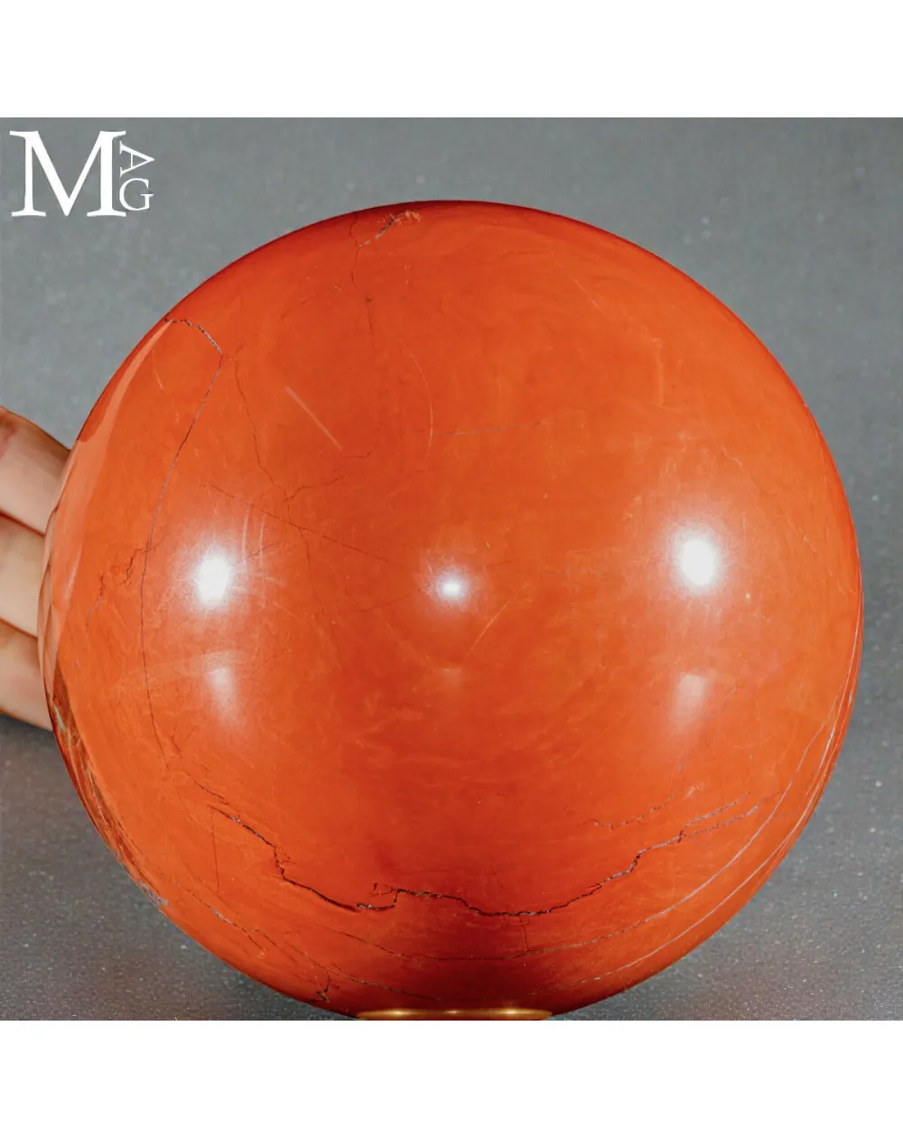 Sfera in Diaspro Rosso del Madagascar.