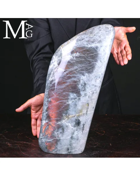 Grande Blocco di Labradorite - Riflessi Rosati.