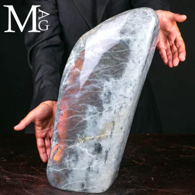 Grande Blocco di Labradorite - Riflessi Rosati.