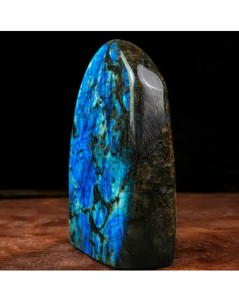 Labradorite in Forma Libera.