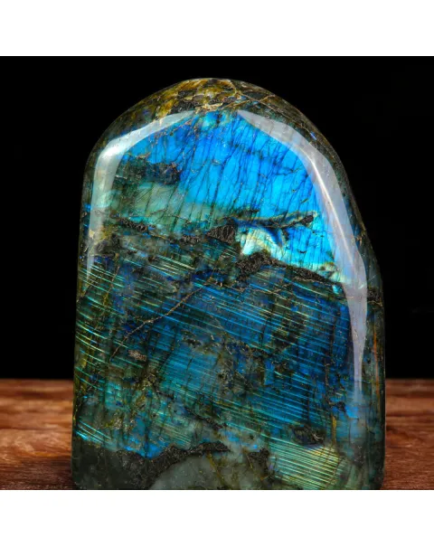 Labradorite in Forma Libera.