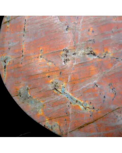 Labradorite Rossa in Forma Libera del Madagascar.
