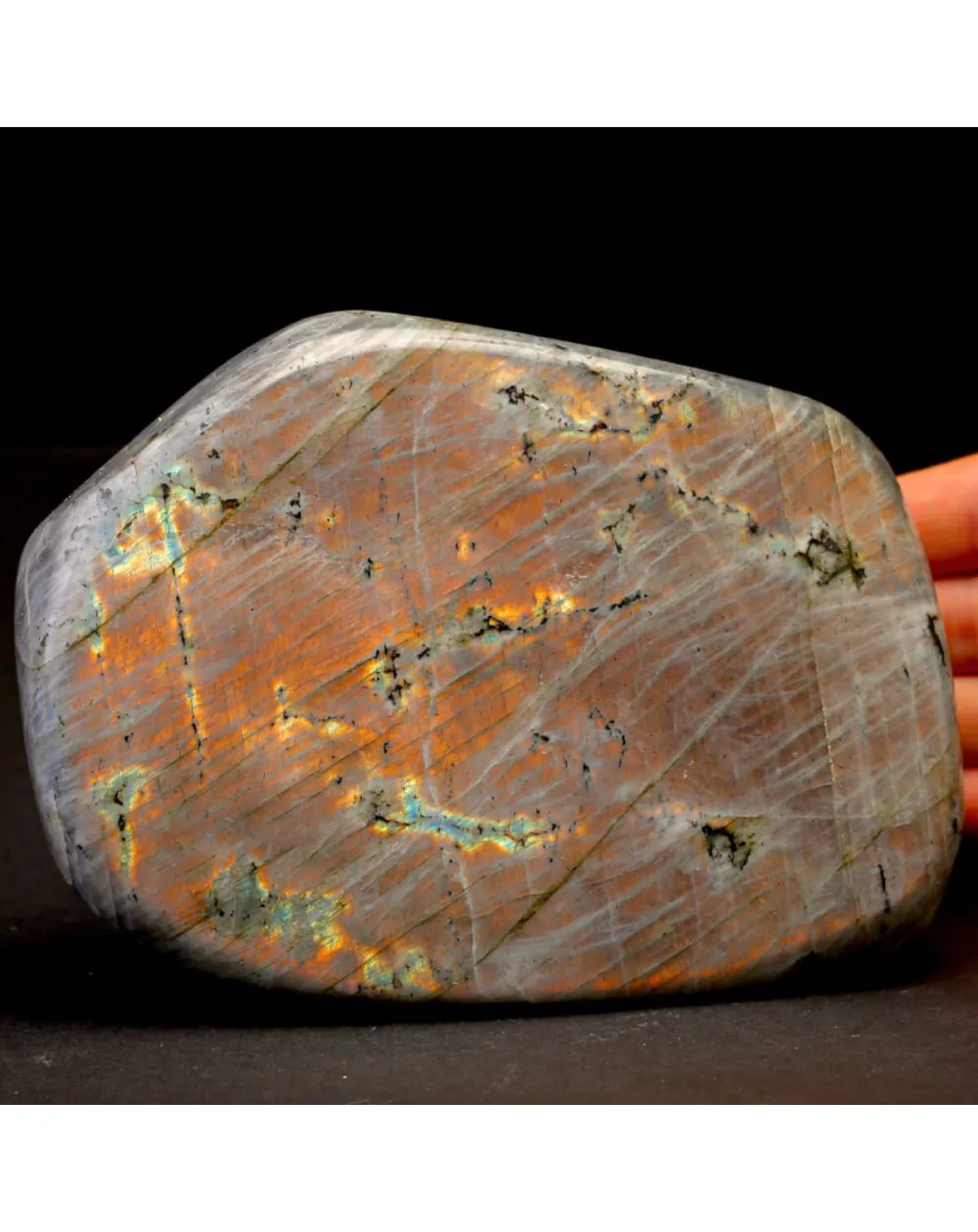 Labradorite Rossa in Forma Libera del Madagascar.
