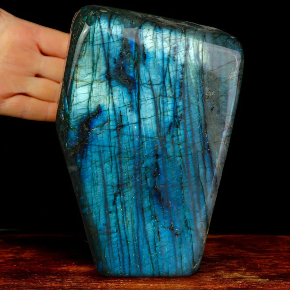 Labradorite – Eleganza Celestiale.