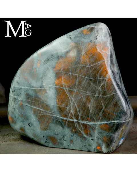 Labradorite – Riflessi Arancio-Oro Unici