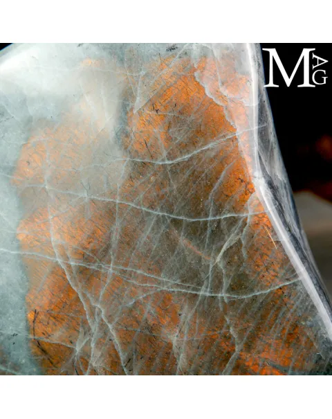 Labradorite – Riflessi Arancio-Oro Unici