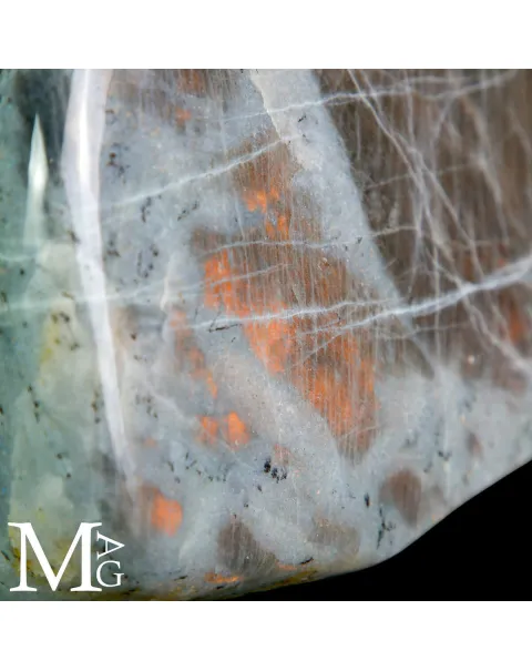 Labradorite – Riflessi Arancio-Oro Unici