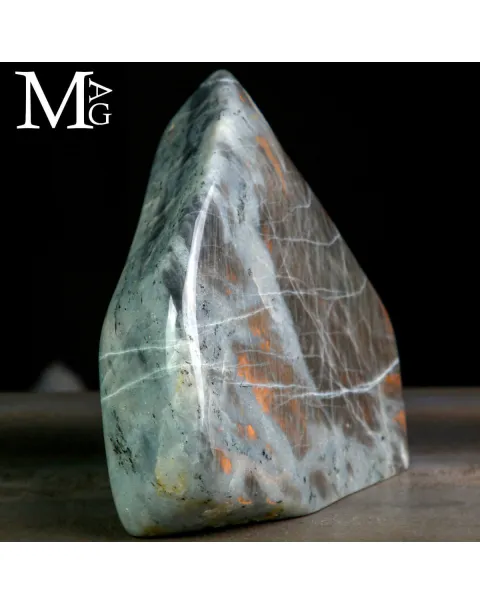 Labradorite – Riflessi Arancio-Oro Unici
