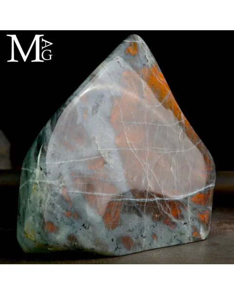 Labradorite – Riflessi Arancio-Oro Unici