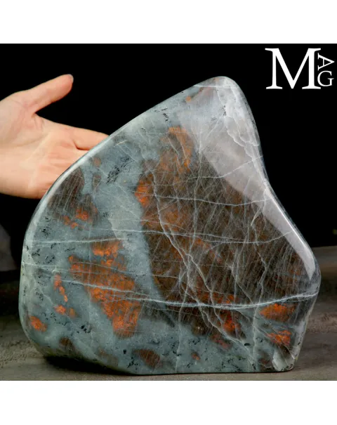 Labradorite – Riflessi Arancio-Oro Unici