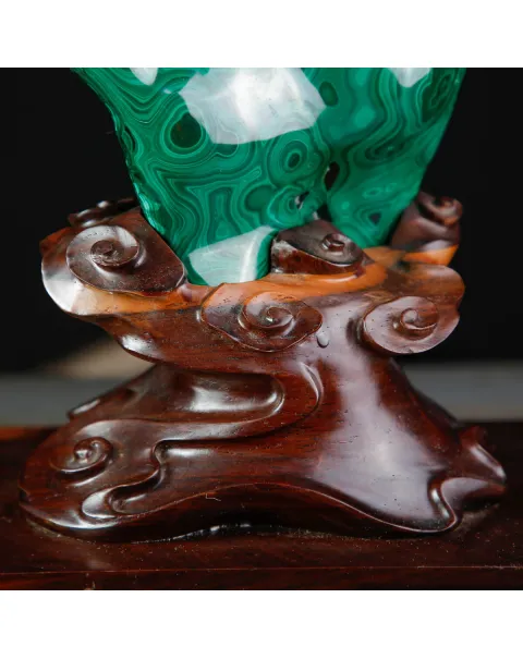 Scultura in Malachite – Eleganza Organica.