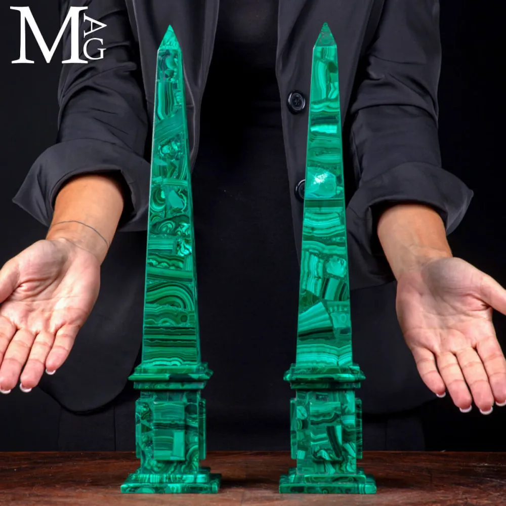Coppia di Obelischi Ornamentali in Malachite Naturale a Mosaico