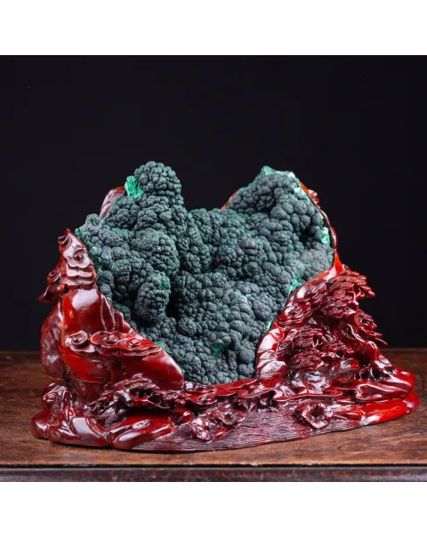 Eleganza Scultorea della Malachite.
