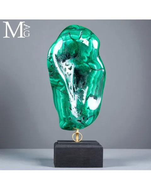 Malachite Lucidata – Forma naturale, design contemporaneo.