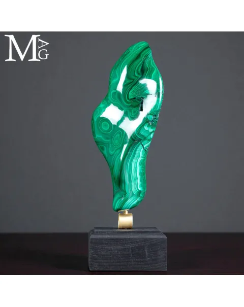 Malachite Lucidata – Forma naturale, design contemporaneo.