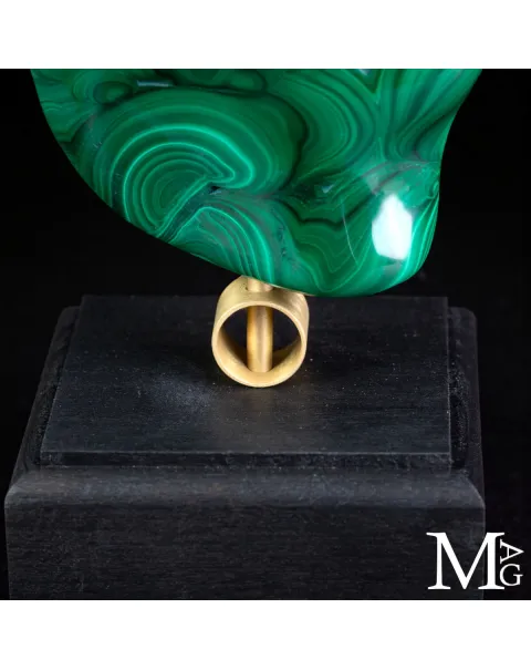 Malachite Lucidata – Forma naturale, design contemporaneo.