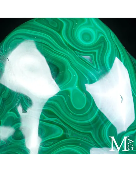 Malachite Lucidata – Forma naturale, design contemporaneo.