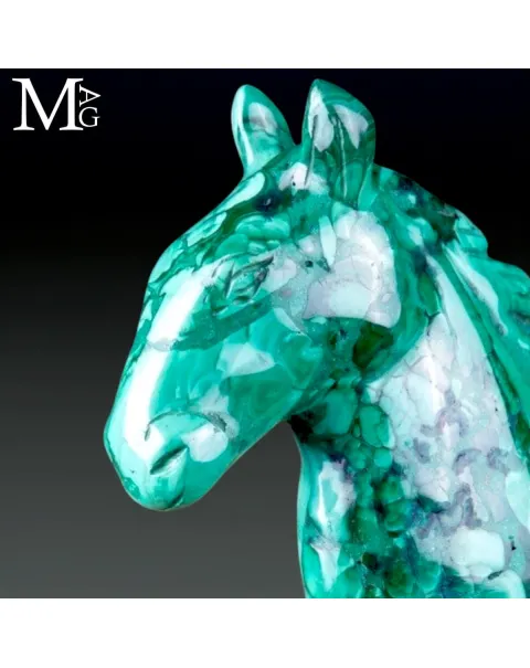 Cavallo scolpito in malachite – Scultura ornamentale.