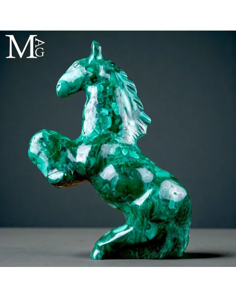 Cavallo scolpito in malachite – Scultura ornamentale.