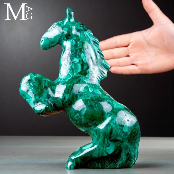 Cavallo scolpito in malachite – Scultura ornamentale.