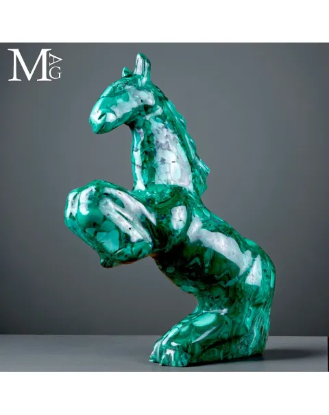 Cavallo scolpito in malachite – Scultura ornamentale.
